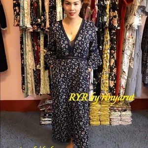 Jumpsuit chic with chill in Autumn 🍂